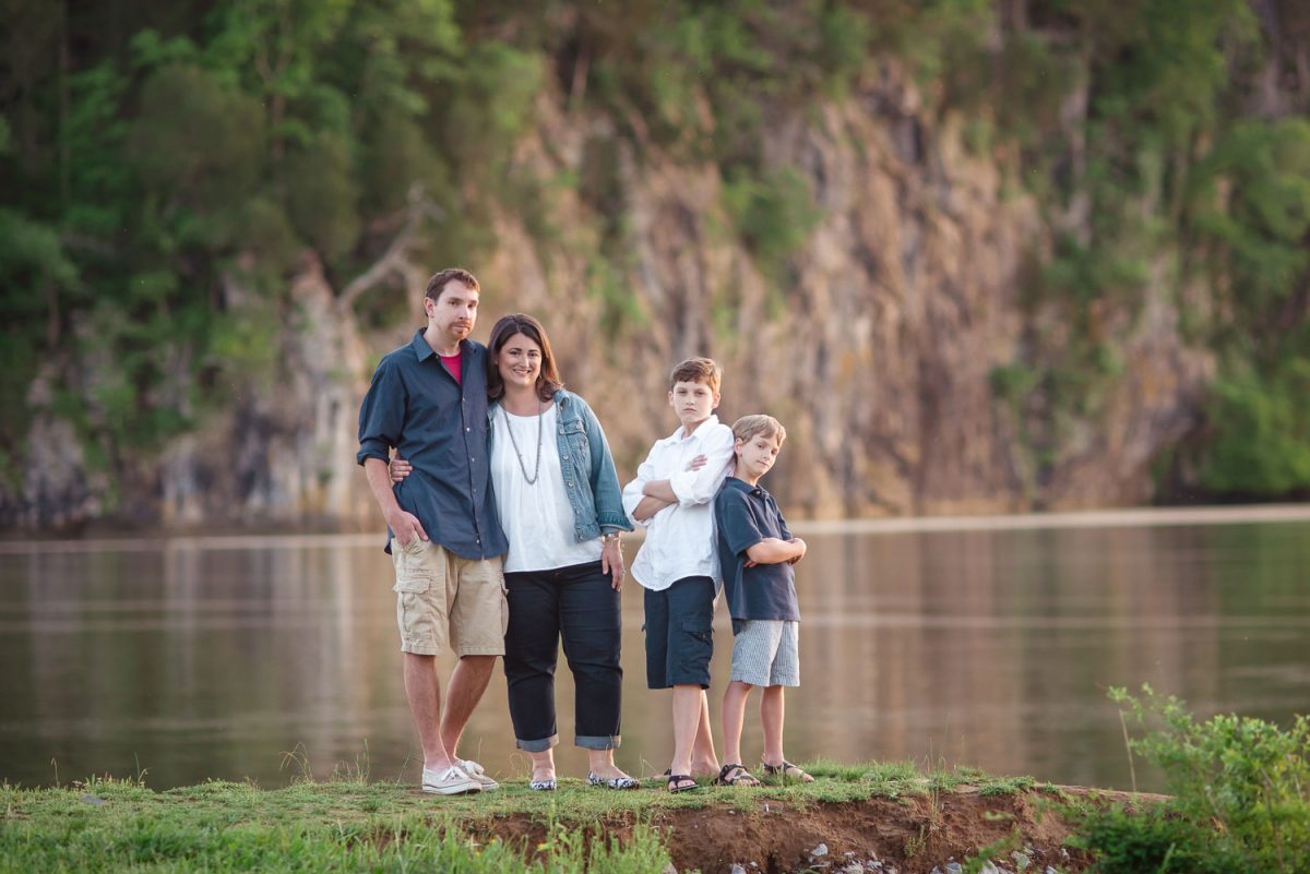 navy and white themed family photo session